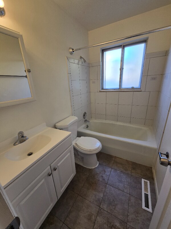 Building Photo - 47 Newport Cir