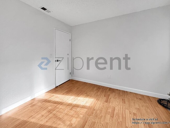 Building Photo - 320 Barbara Ln