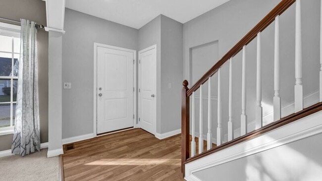 Building Photo - 6294 New Albany Rd W