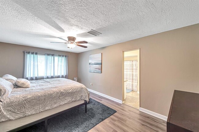 Building Photo - 722 Pickford Dr