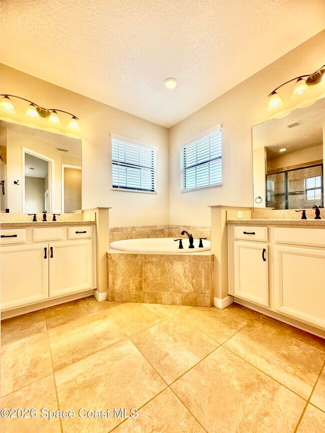 Building Photo - 8880 Napolo Dr