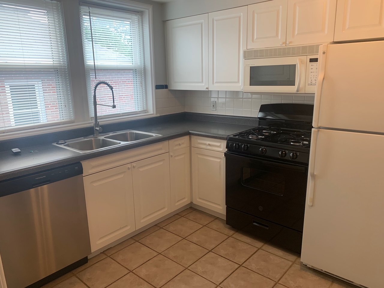 Building Photo - 8008 Delmar Blvd