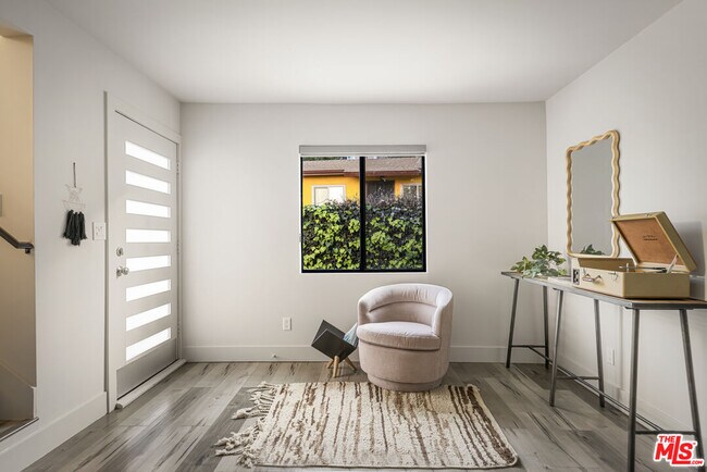 Building Photo - 1057 N Ave 49