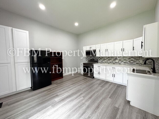 Building Photo - 518 N 26th St