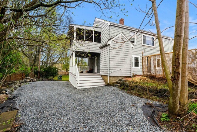 Building Photo - 9 Maple Cir