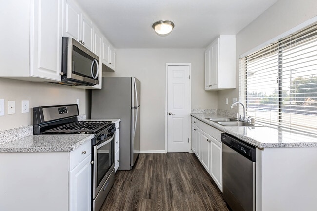 Building Photo - Meadowood Place Apartment Homes
