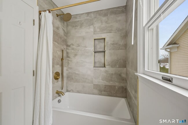 Building Photo - 19 Windy Knolls