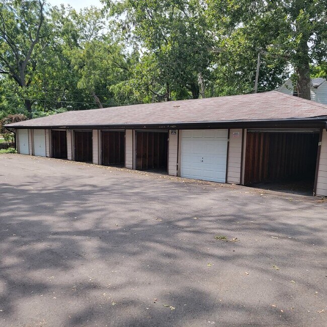 Building Photo - 2822 Kingman Blvd