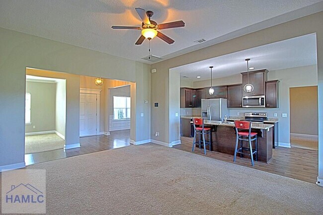 Building Photo - 582 Burke Dr