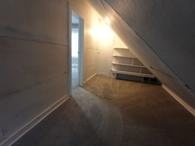 Building Photo - Charming 3 bedroom/1.5 bath Brick Home - Now Available!