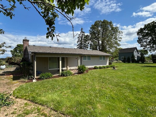 Building Photo - Molalla Country Home
