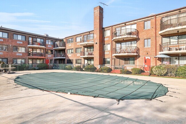 Building Photo - 66 Crisfield St