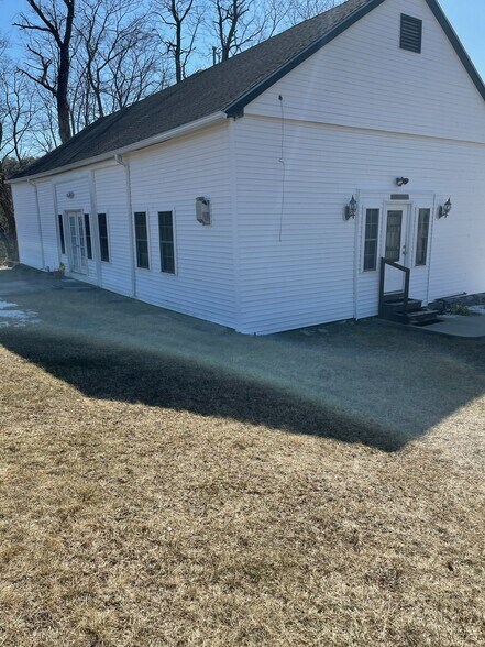 Entryways - 11B Abigail Dr