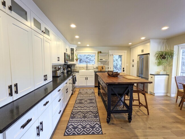 Building Photo - 32114 Upper Bear Creek Rd