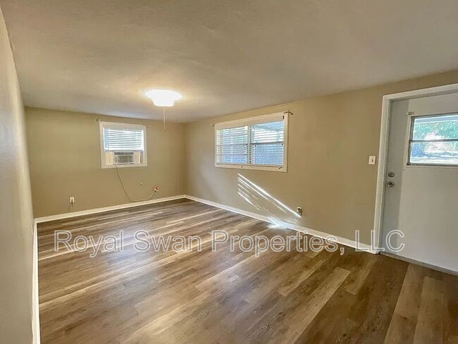 Building Photo - 114 Azalea St