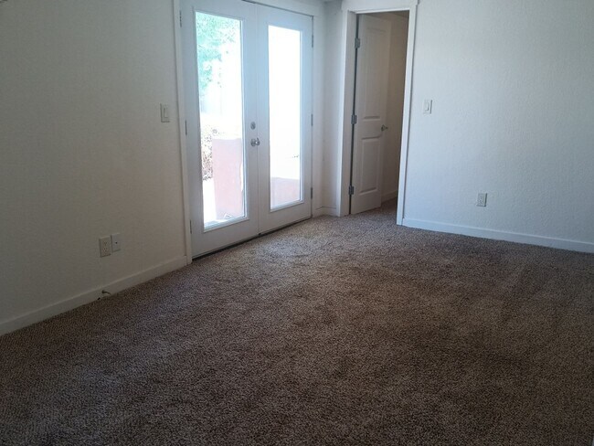Building Photo - MOVE IN SPECIAL! 3 Bedroom 2 Bathroom Home...