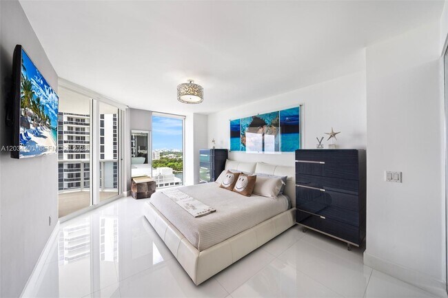 Building Photo - 4779 Collins Ave