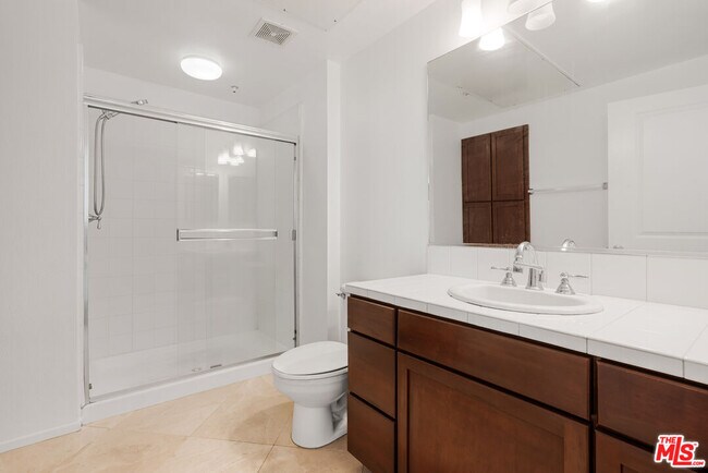 Building Photo - 6400 Crescent Prk E