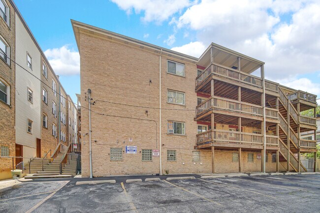 Building Photo - 7019 N Ridge Blvd