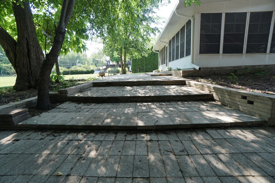 Building Photo - 28W383 Behrs Circle Dr S