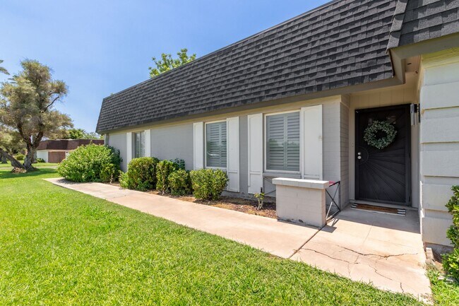 Building Photo - Spacious 2 Bed, 2 Bath Woodland Park Townhome