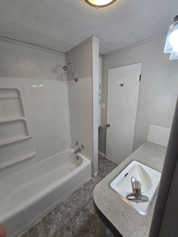 Building Photo - 4 Golf Rd