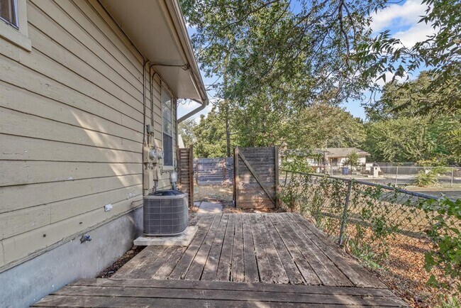 Building Photo - 8607 Guadalupe St