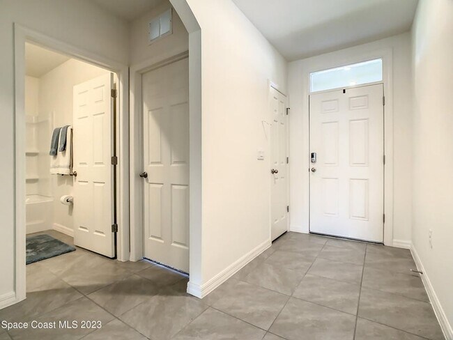 Building Photo - Charming SFH in Cypress Bay Preserve