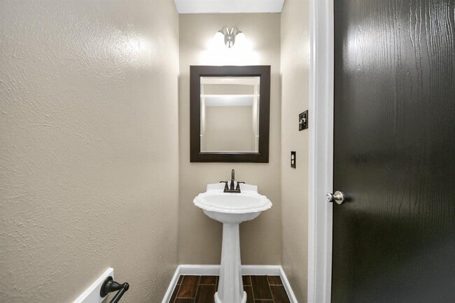 Building Photo - 7611 Legacy Pines Dr