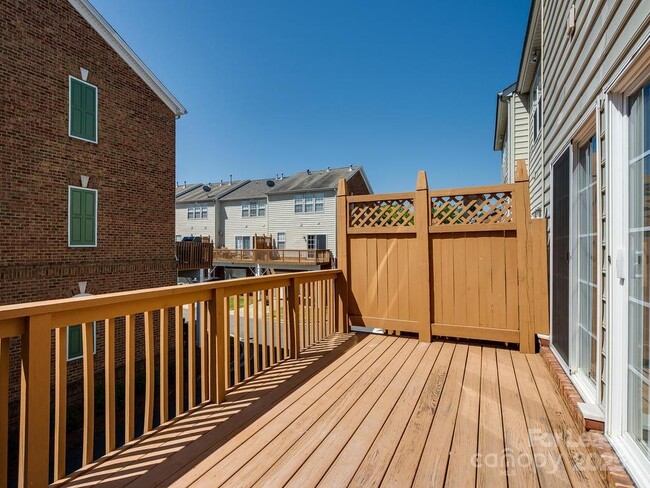 Building Photo - 14930 Ballantyne Village Way