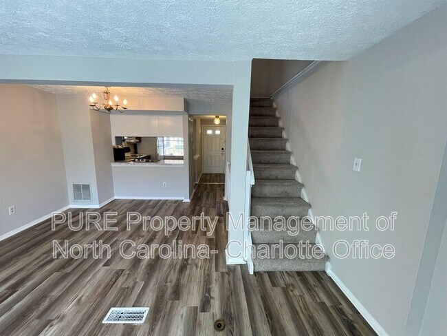 Building Photo - 9445 Lexington Cir