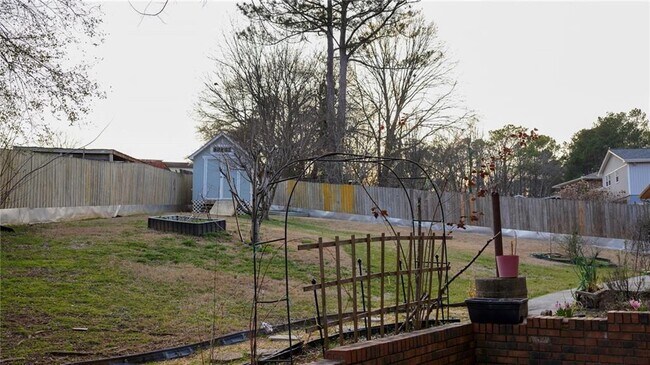 Building Photo - 2007 Candace Ln SE