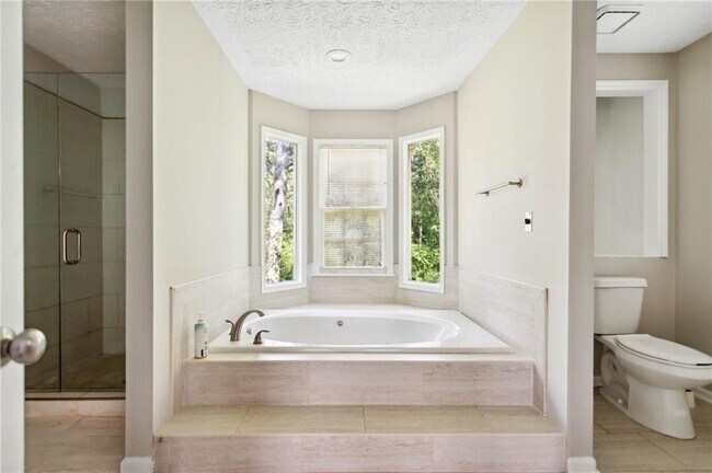 Building Photo - 518 Lynn Valley Way