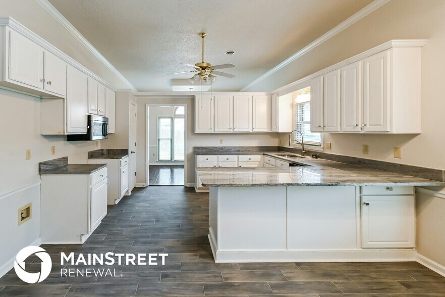Building Photo - 4415 Richmond Cir S