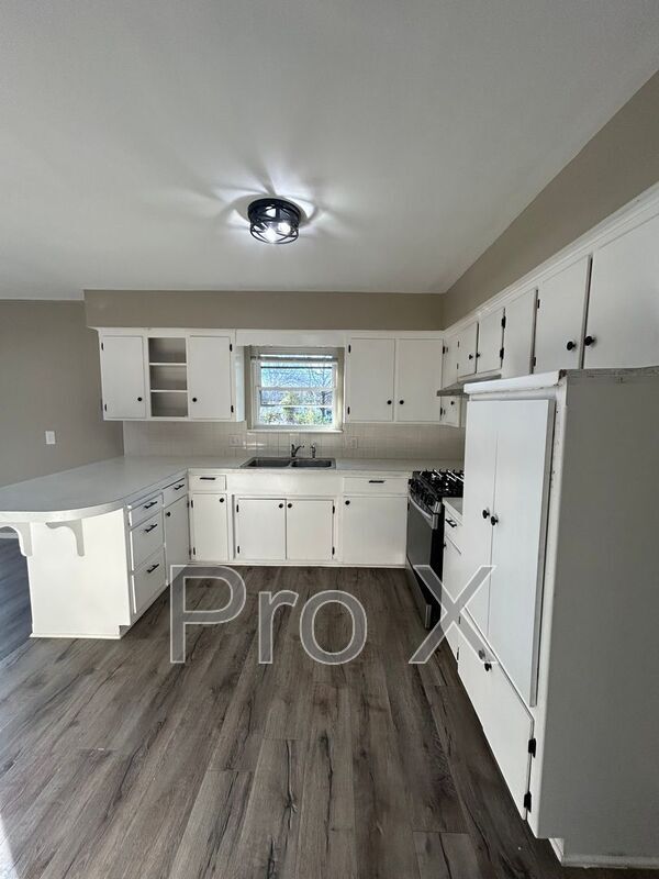 Building Photo - 2001 Westwood Ave