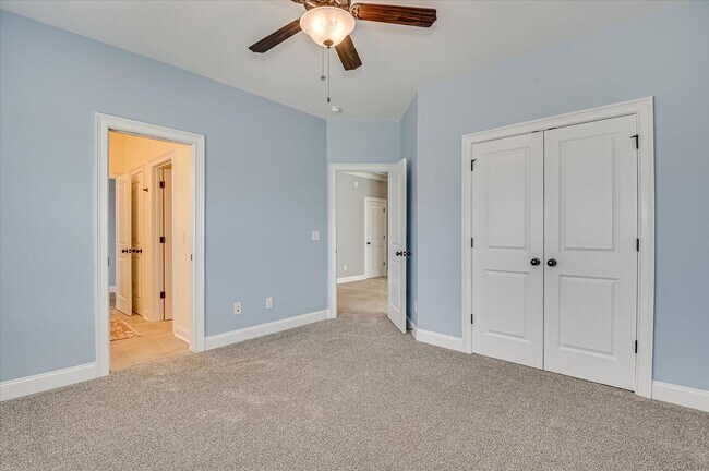 Building Photo - 3067 Rosewood Dr