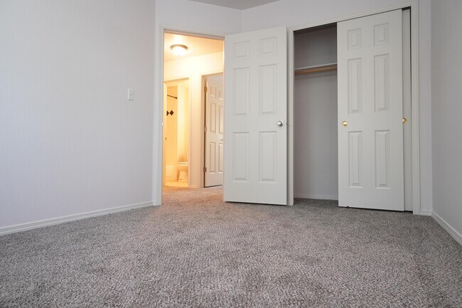 Building Photo - 7527 W Lamplighter St