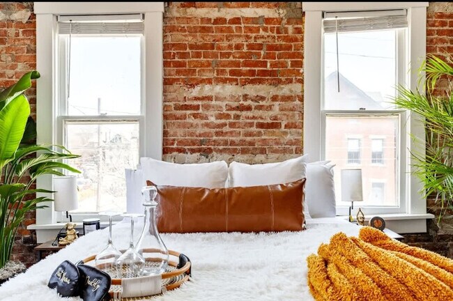 Building Photo - 575 1/2 City Park Avenue-SI ID1265608P