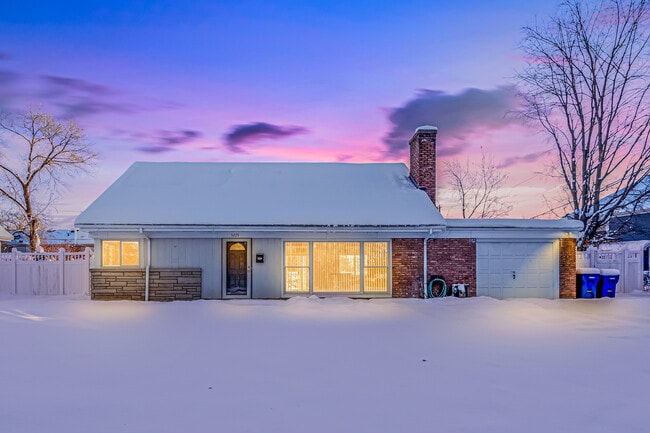 Primary Photo - 3225 Illinois Rd