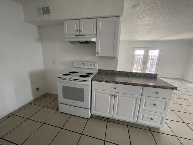 Building Photo - 4438 E Dakota Ave