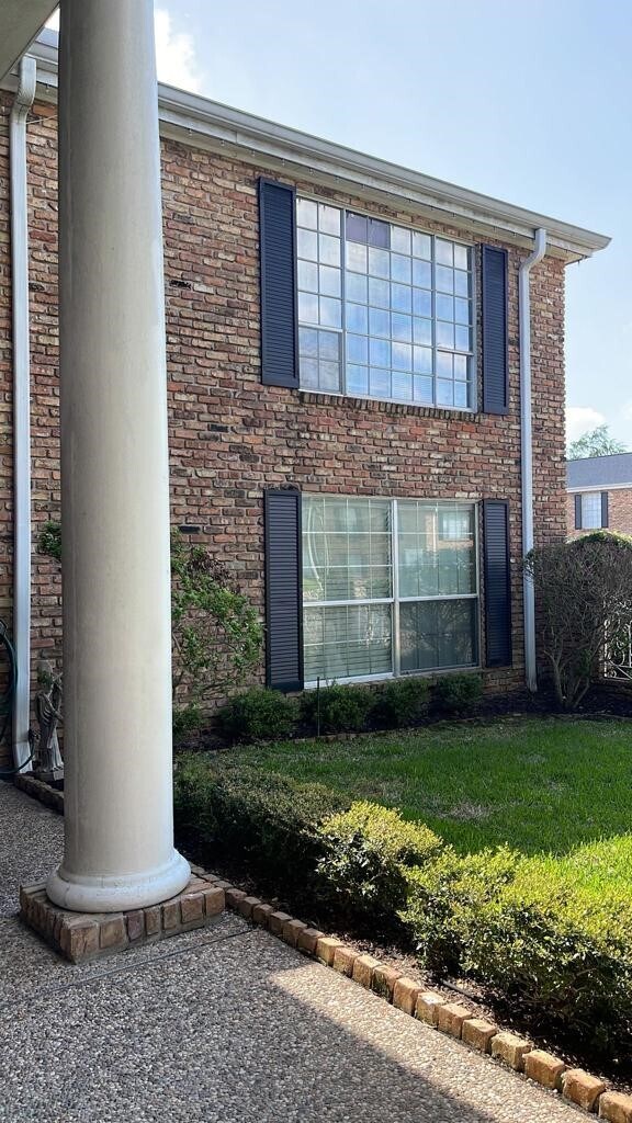 Building Photo - 2201 Fountain View Dr