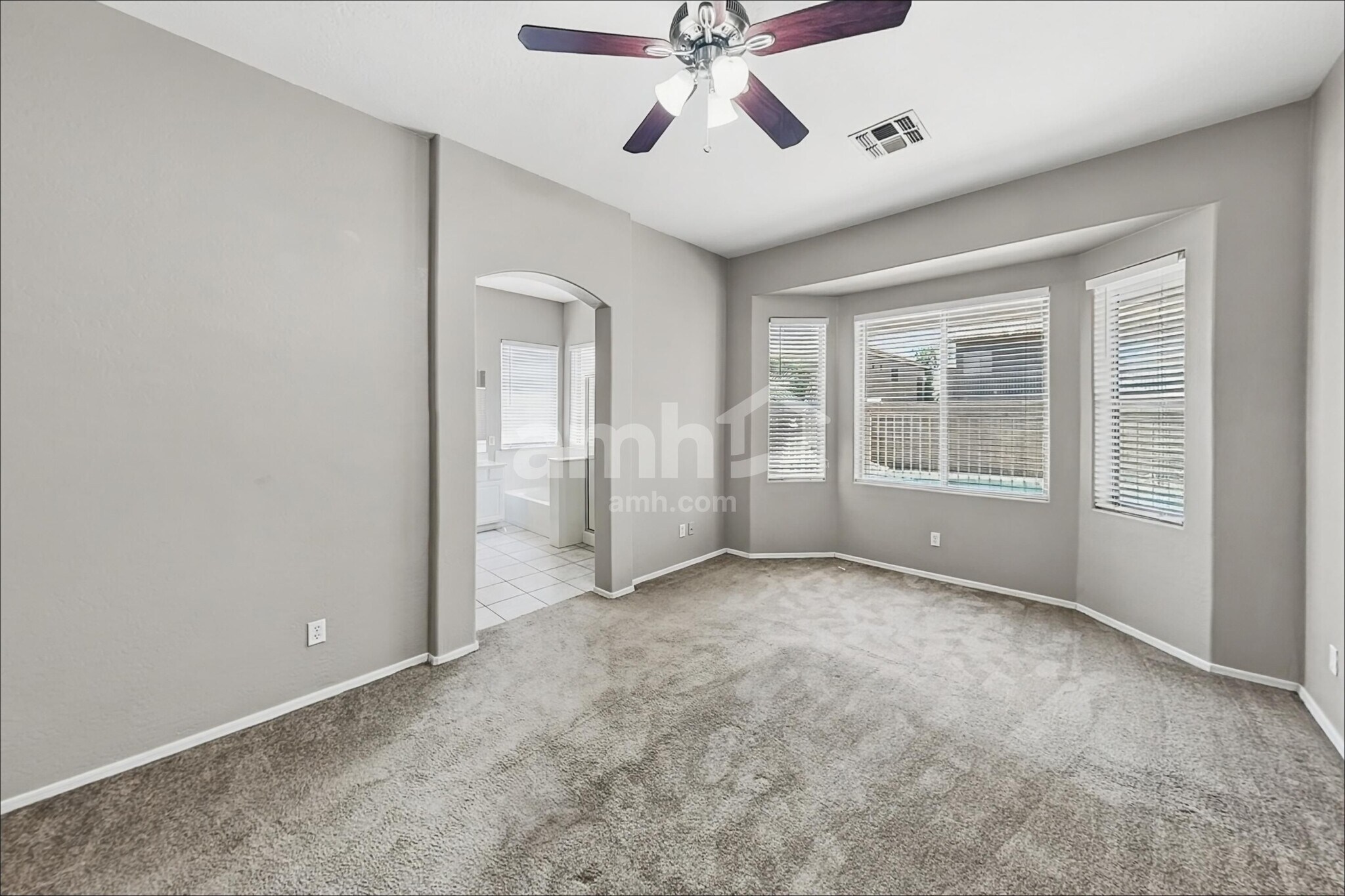 Building Photo - 12717 W Earll Dr