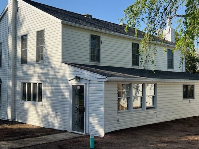 Building Photo - Beautiful Landale 4 Bedroom Single with 2 car garage for rent $3,650/month