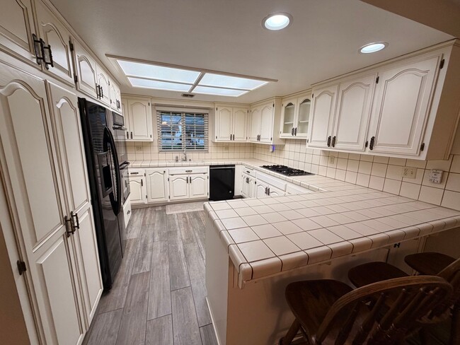 Building Photo - Beautiful 4 Bedroom 3 Bathroom La Palma House For Rent!