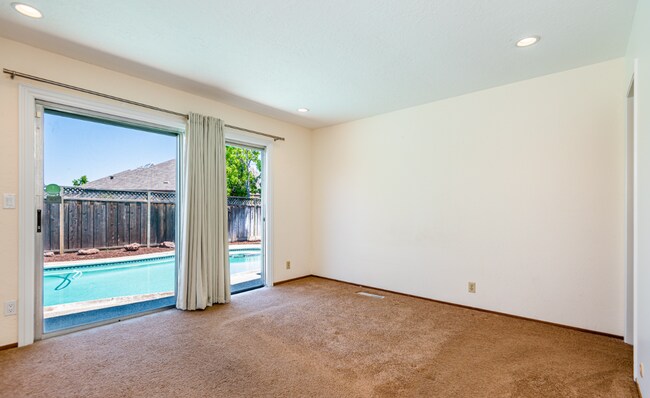 Building Photo - Lovely Home | Central A/C | Swimming Pool