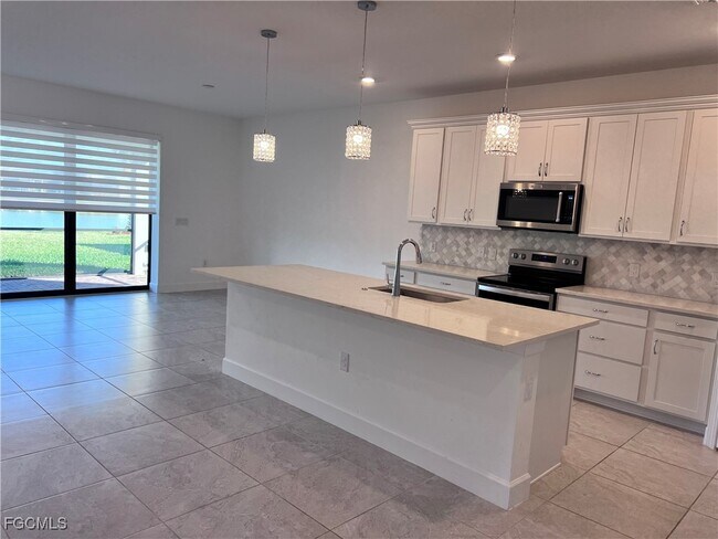 Building Photo - 3700 Passion Vine Dr