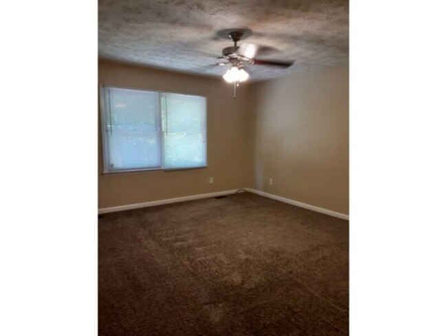Building Photo - 870 Santiato Dr