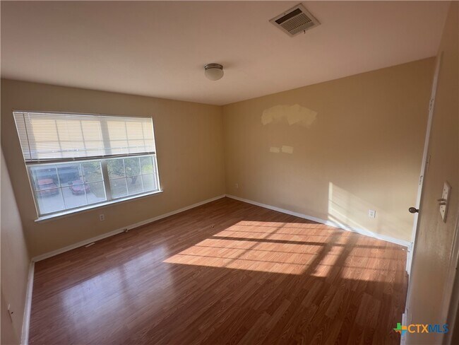 Building Photo - 2617 White Moon Dr