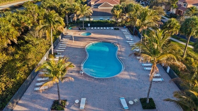 Building Photo - 6024 SE Crooked Oak Ave