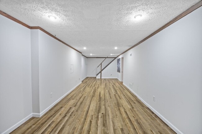 Building Photo - PLEASANT RUN - Well cared for 3 bed ranch ...